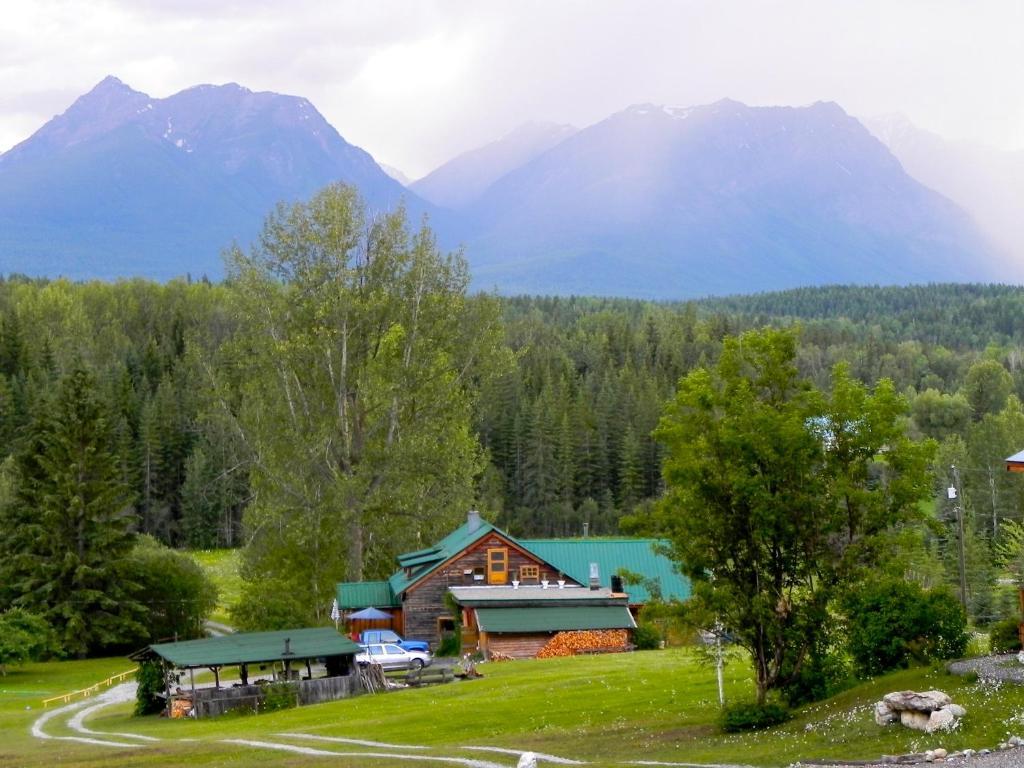 Blaeberry Mountain Lodge Golden Kültér fotó